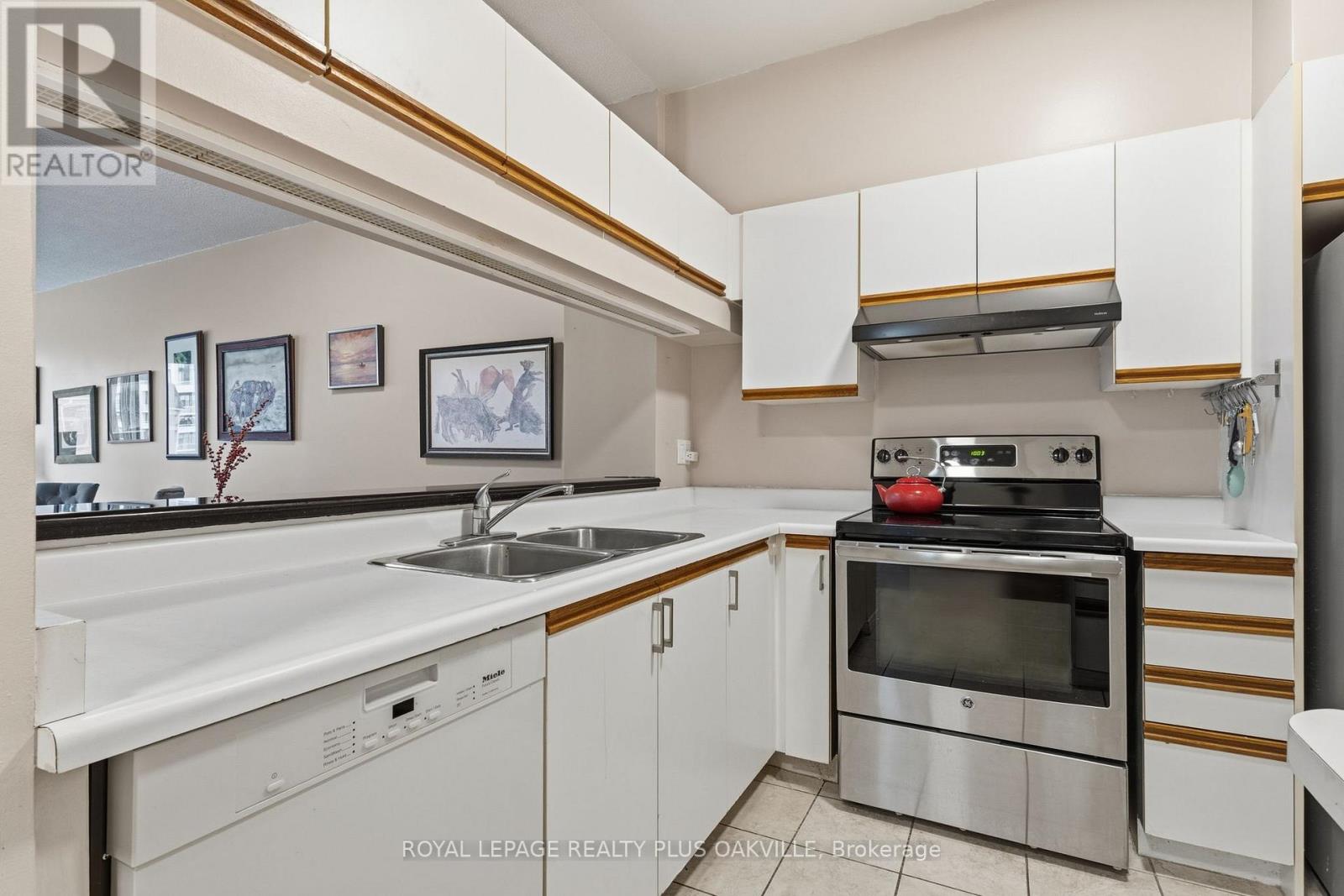 311 - 2511 Lakeshore Road W, Oakville, Ontario  L6L 6L9 - Photo 18 - W12937060