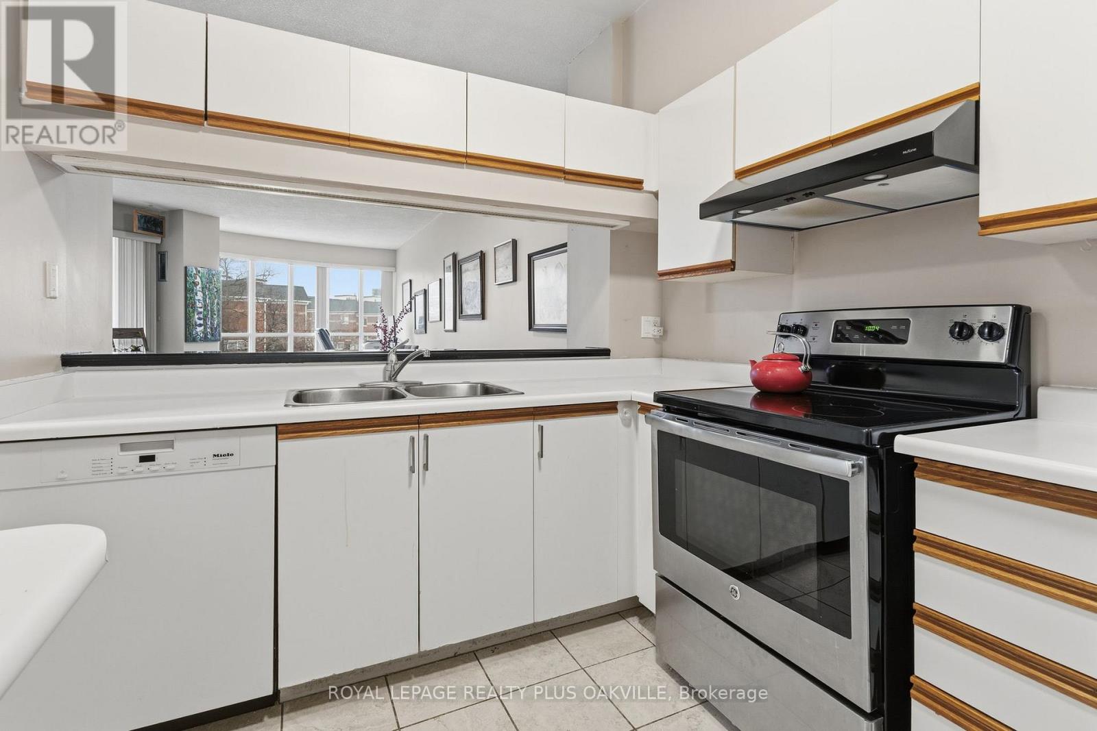 311 - 2511 Lakeshore Road W, Oakville, Ontario  L6L 6L9 - Photo 19 - W12937060