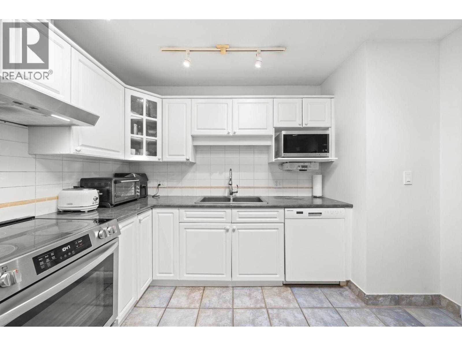 304 1550 Fell Avenue, North Vancouver, British Columbia  V7P 3E7 - Photo 12 - R3104829