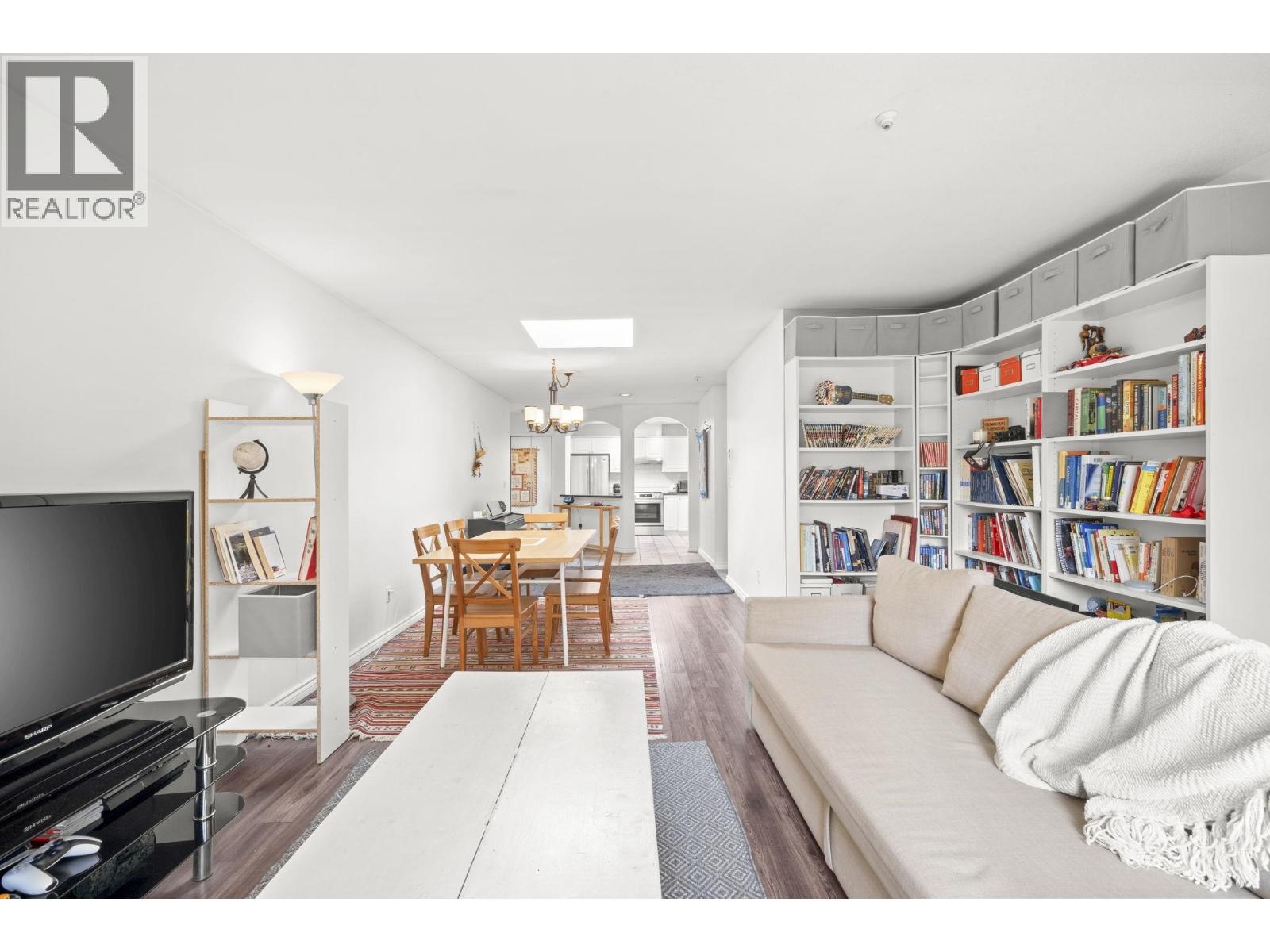 304 1550 Fell Avenue, North Vancouver, British Columbia  V7P 3E7 - Photo 5 - R3104829