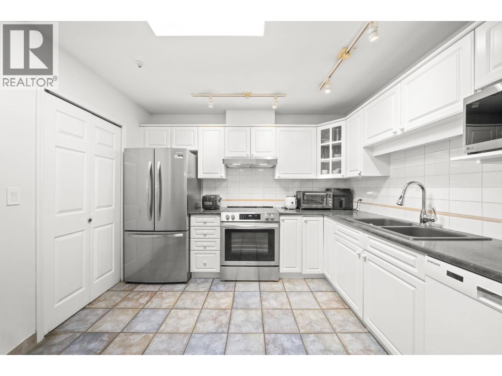 304 1550 Fell Avenue, North Vancouver, British Columbia  V7P 3E7 - Photo 11 - R3104829