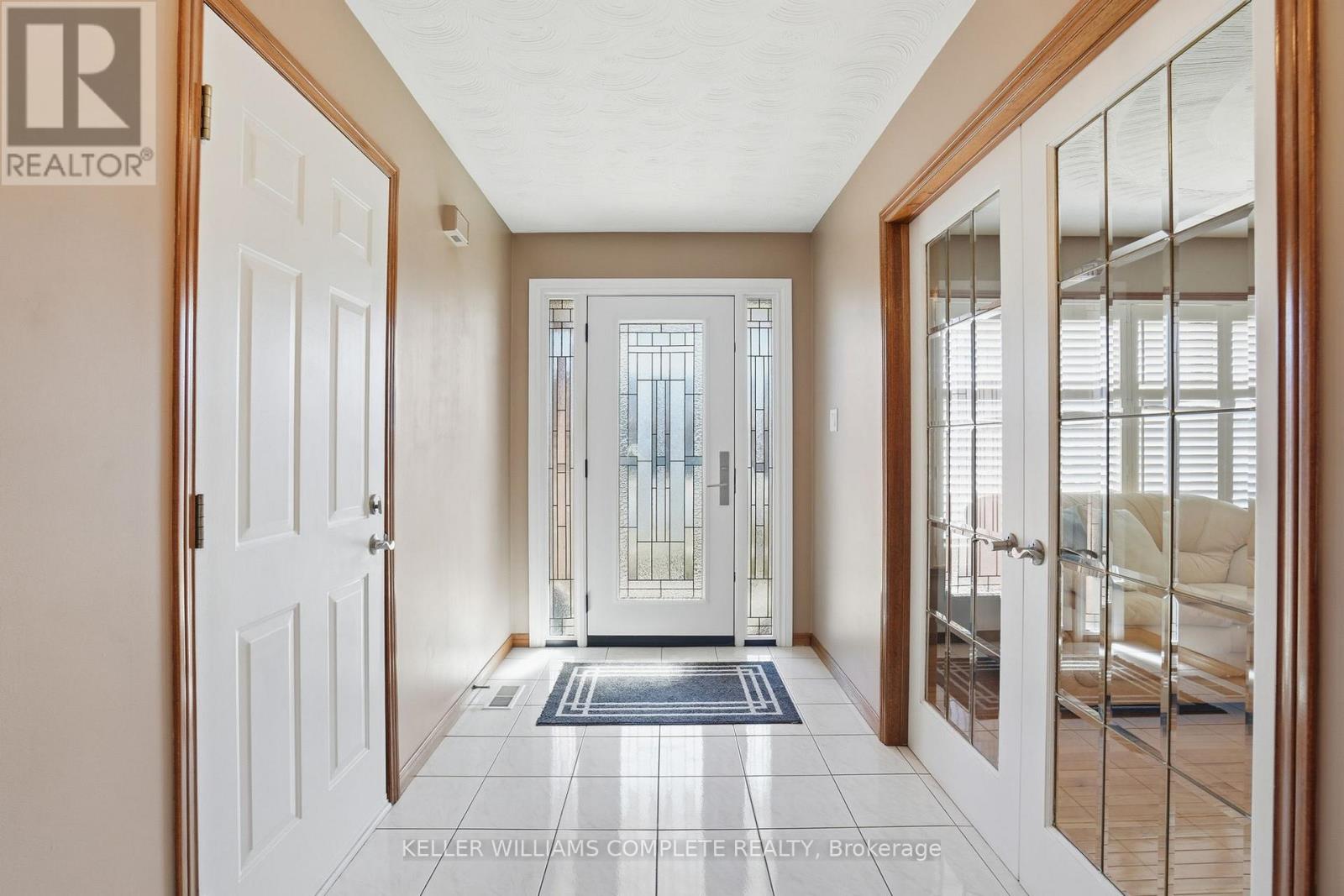 32 Highbury Drive, Hamilton, Ontario  L8J 2T4 - Photo 3 - X12937026