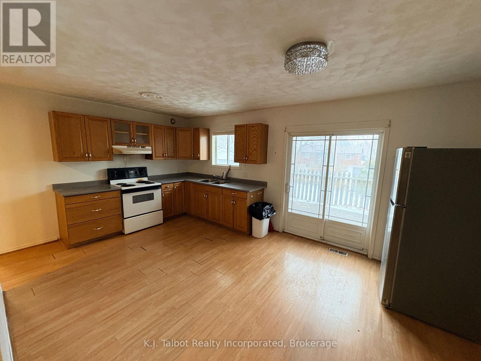 113 Anglesea Street, Goderich, Ontario N7A 1V2 - Photo 8 - X12892902