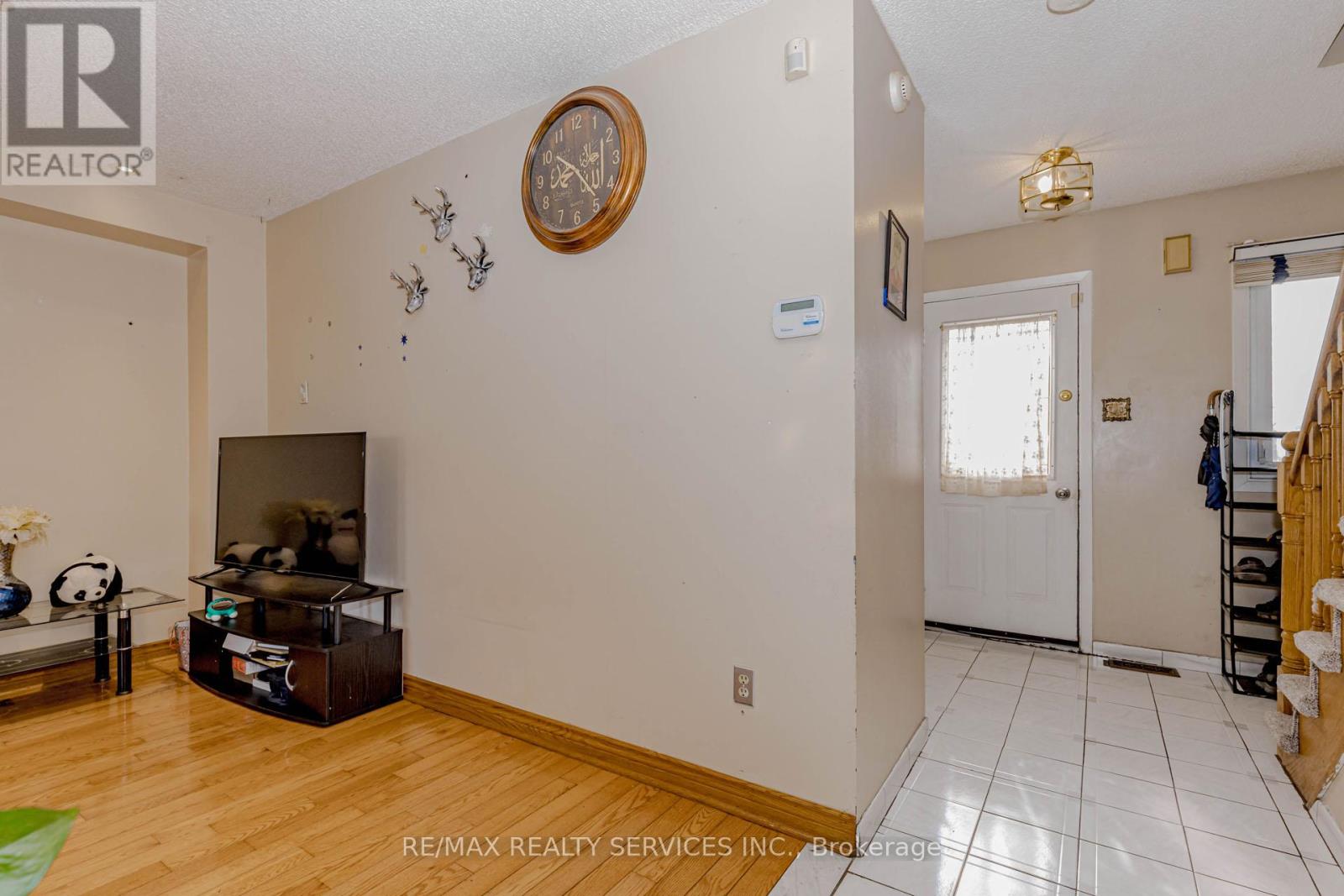 130 Cutters Crescent, Brampton, Ontario  L6Y 4J8 - Photo 8 - W12936696