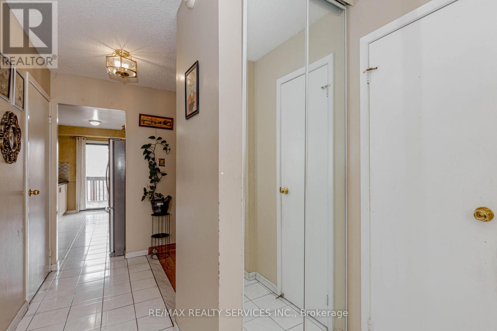 130 Cutters Crescent, Brampton, Ontario  L6Y 4J8 - Photo 6 - W12936696