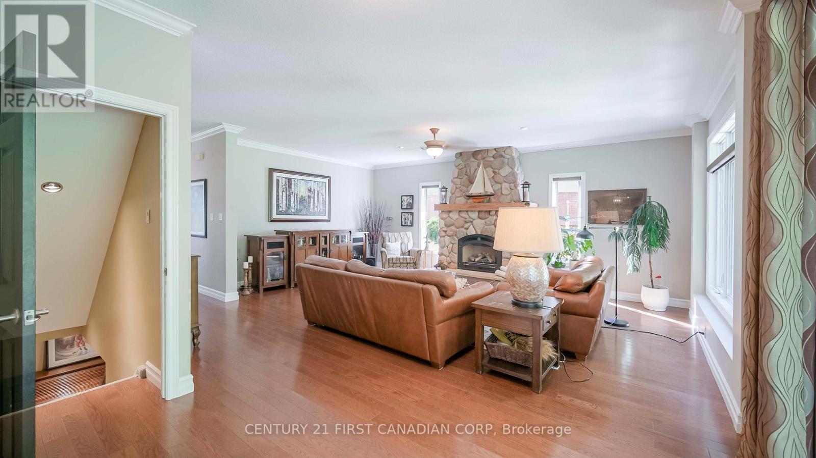 327 Richmeadow Road, London North, Ontario  N6H 5T2 - Photo 4 - X12690978