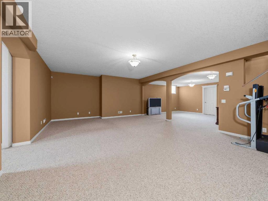 157 Valley Creek Place NW, Calgary, Alberta  T3B 5V1 - Photo 28 - A2296480