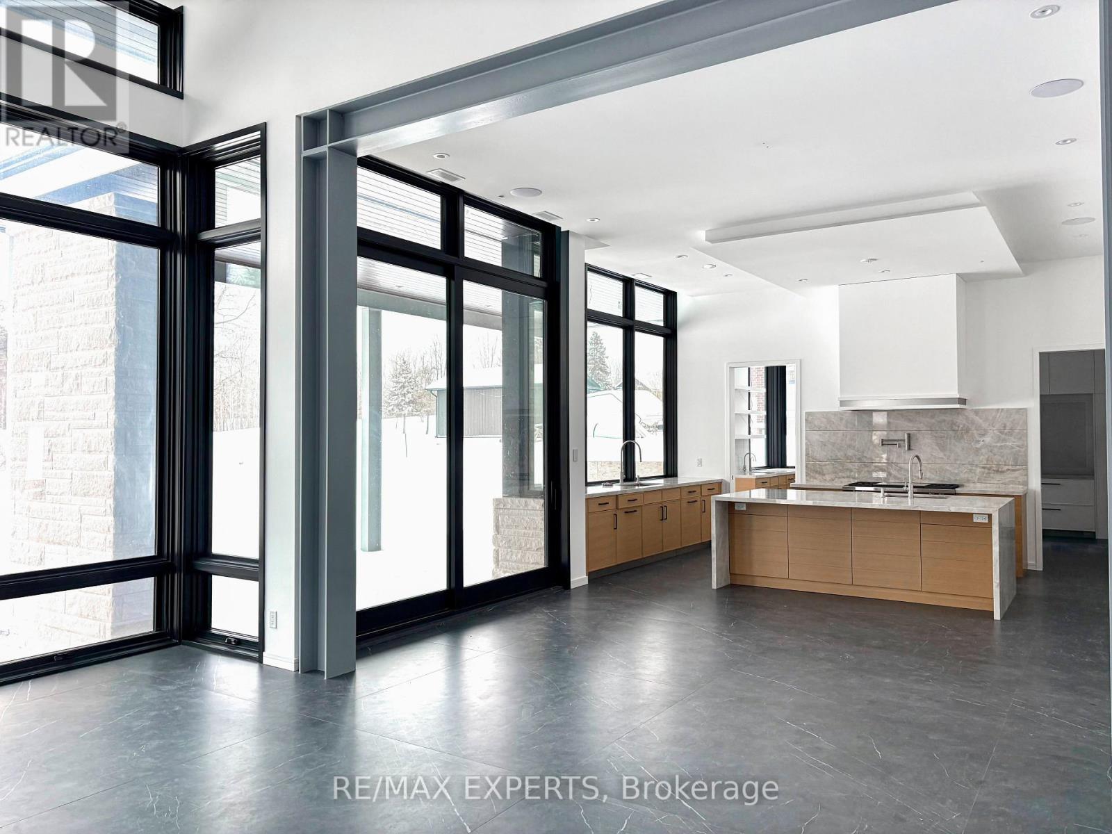 130 Dale Crescent, Bradford West Gwillimbury, Ontario  L0L 1L0 - Photo 5 - N12867548