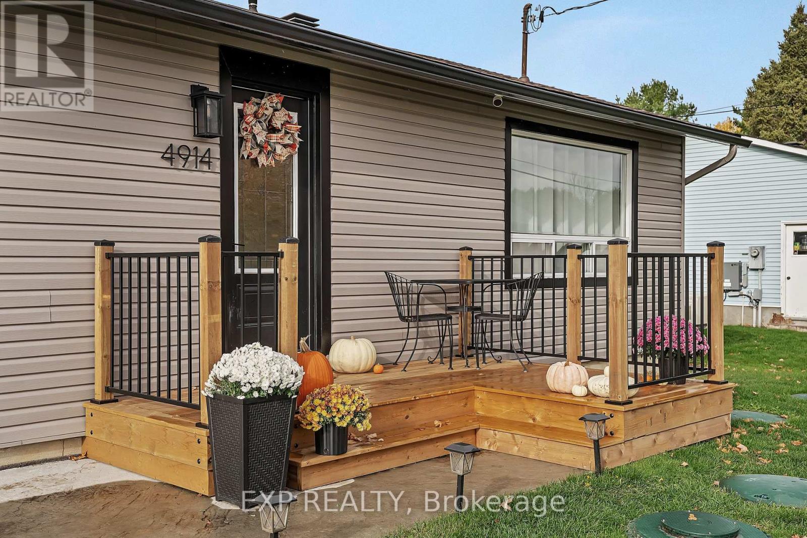 4914 Farmers Way, Ottawa, Ontario  K0A 1K0 - Photo 2 - X12856912