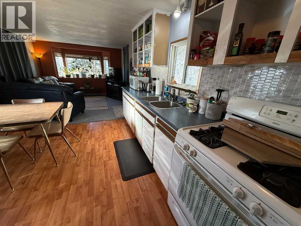 50, 145 East River Road, Hinton, Alberta  T7V 1S3 - Photo 2 - A2268858