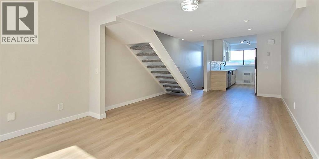 29, 2400 15 Street SW, Calgary, Alberta  T2T 5S3 - Photo 3 - A2293156