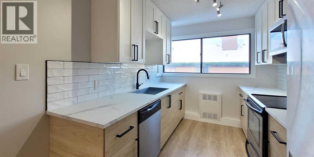 29, 2400 15 Street SW, Calgary, Alberta  T2T 5S3 - Photo 1 - A2293156