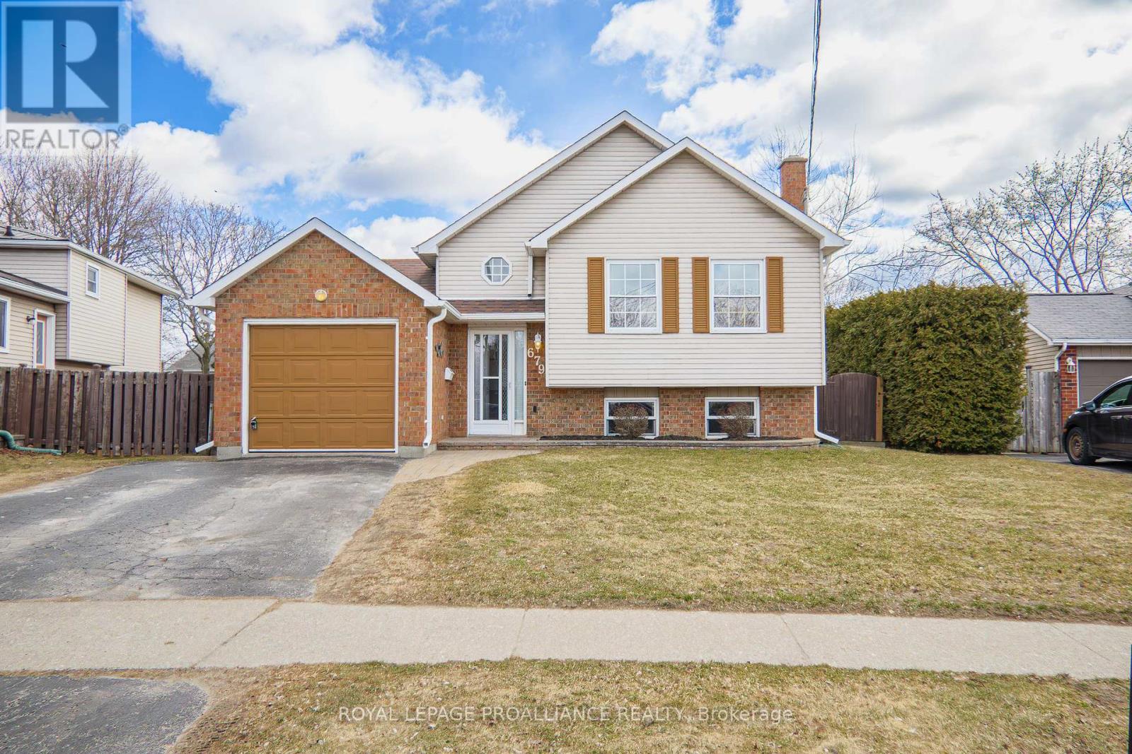 679 Mackechnie Crescent, Cobourg, Ontario  K9A 4Y1 - Photo 2 - X12937152