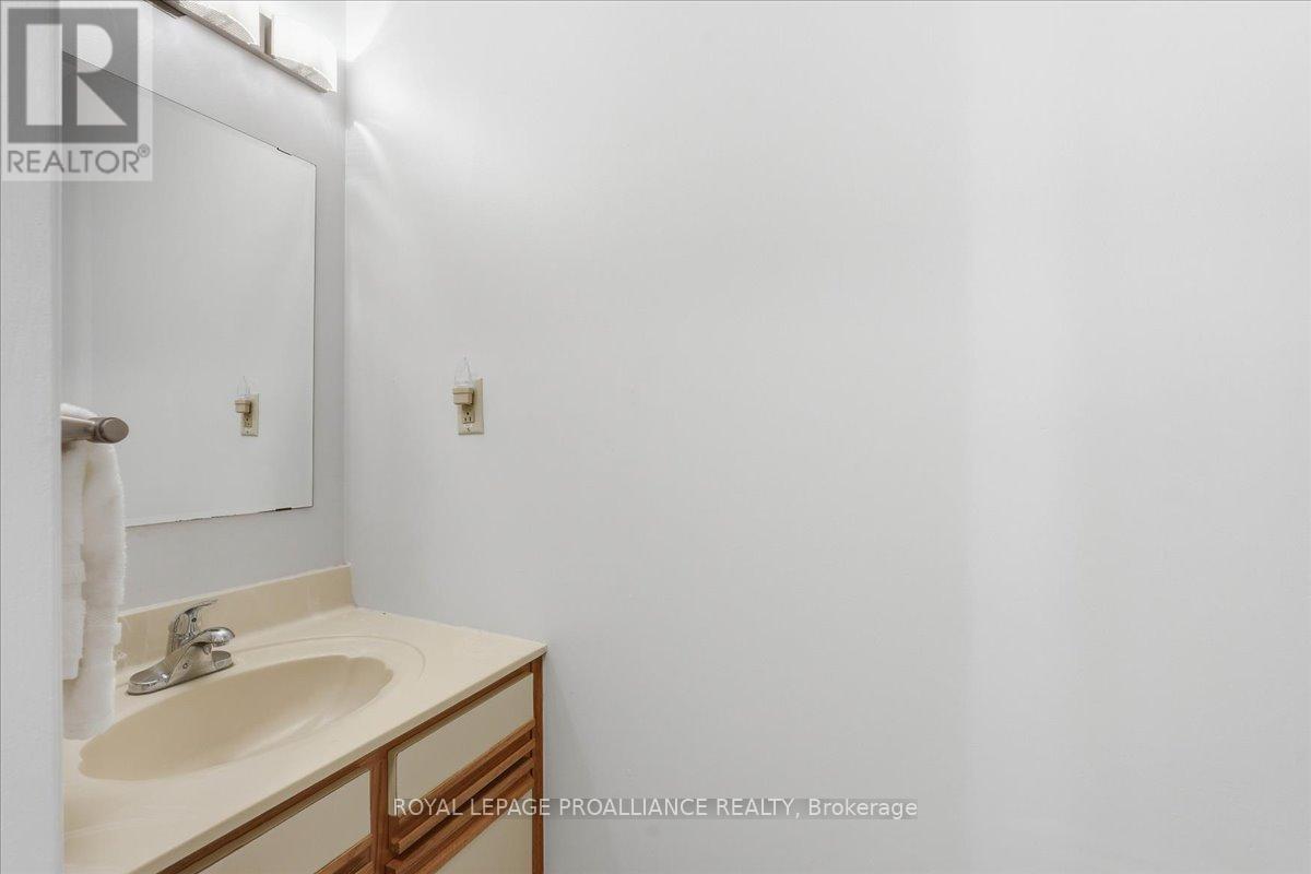 276 College Street W, Belleville, Ontario  K8P 4X6 - Photo 19 - X12937220