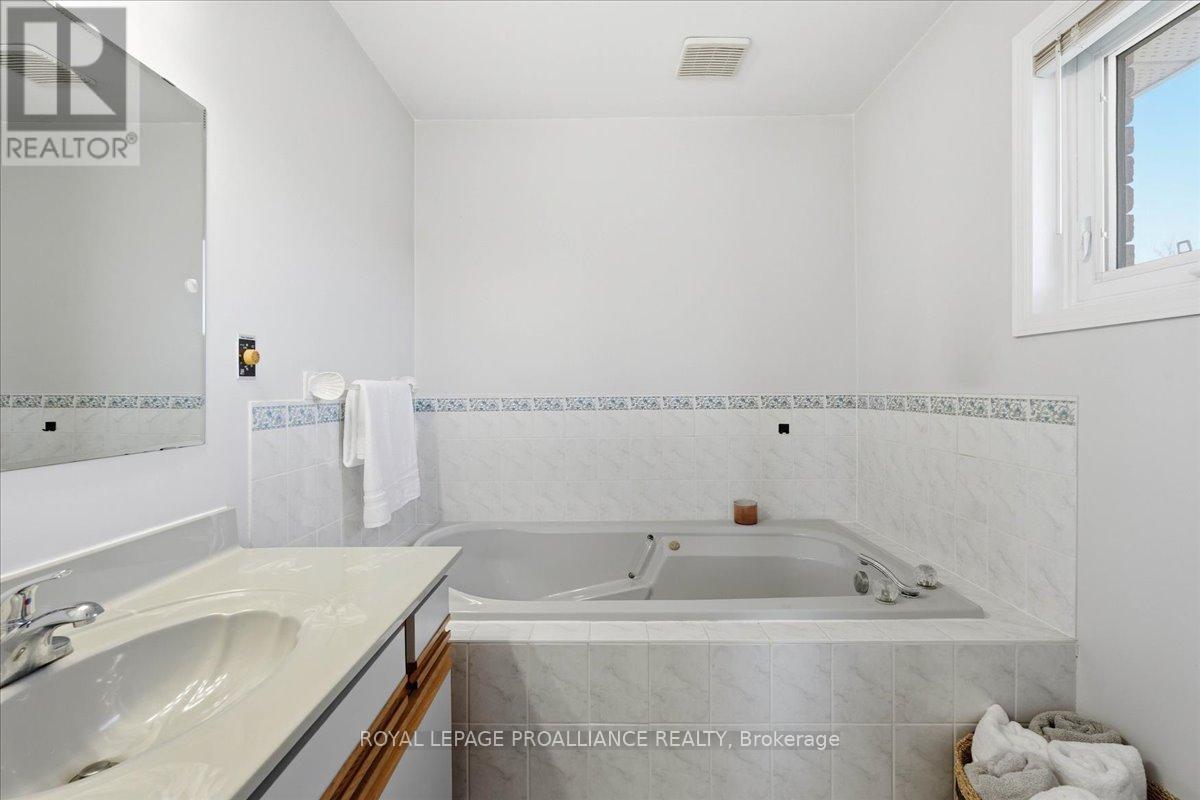 276 College Street W, Belleville, Ontario  K8P 4X6 - Photo 25 - X12937220