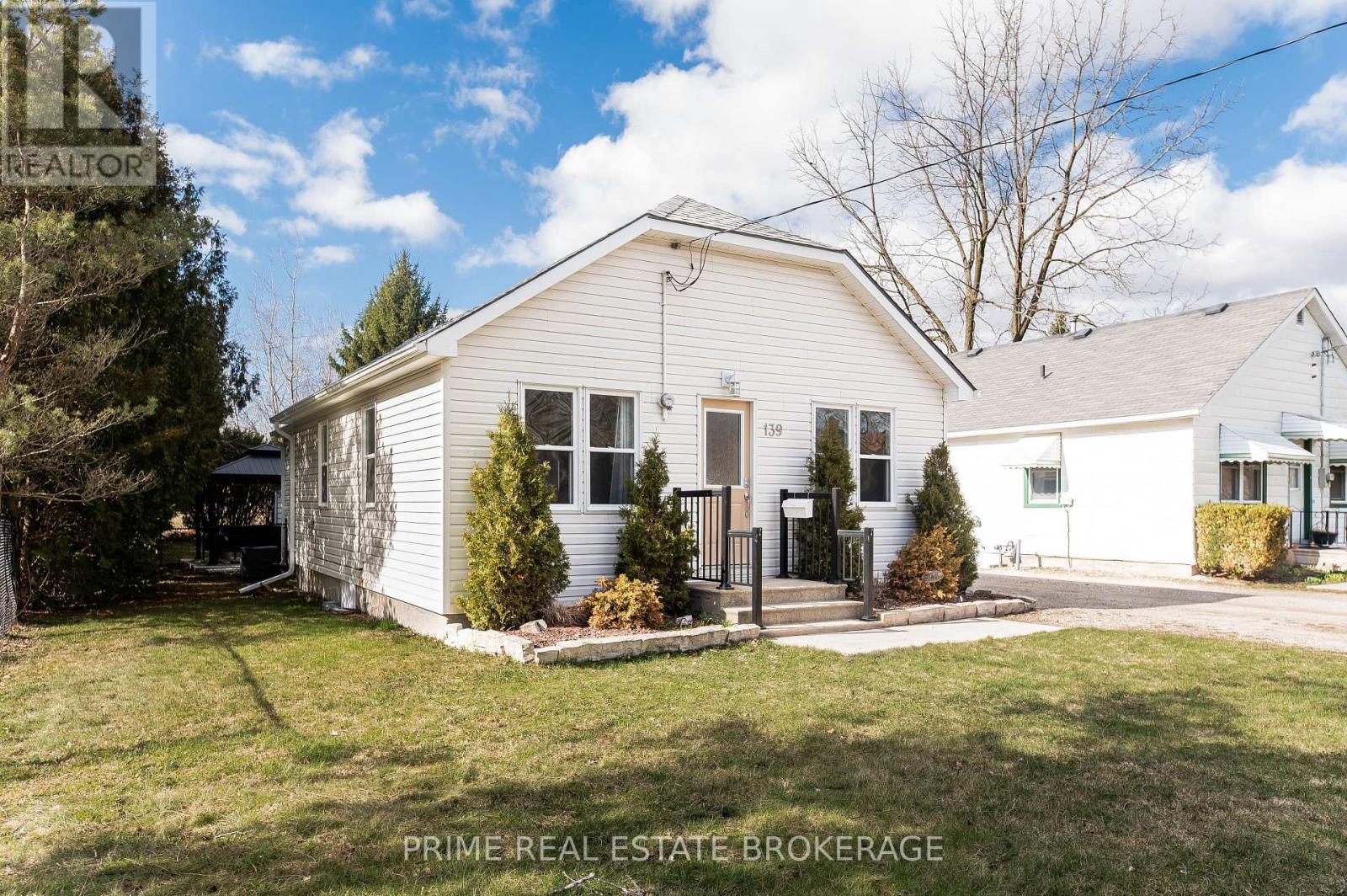 139 Main Street, West Elgin, Ontario  N0L 2P0 - Photo 2 - X12937068
