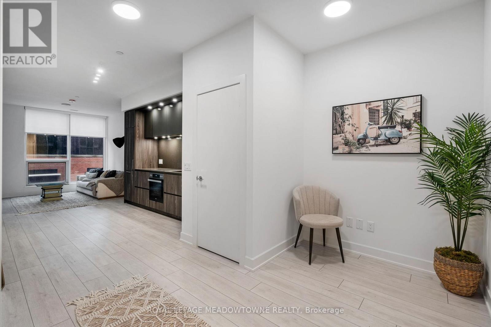 813 - 15 Mercer Street, Toronto, Ontario  M5V 1H2 - Photo 3 - C12937098