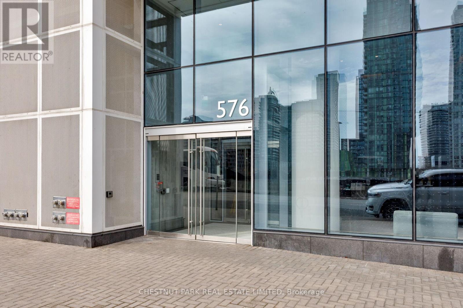 721e - 576 Front Street W, Toronto, Ontario  M5V 1C1 - Photo 2 - C12937106
