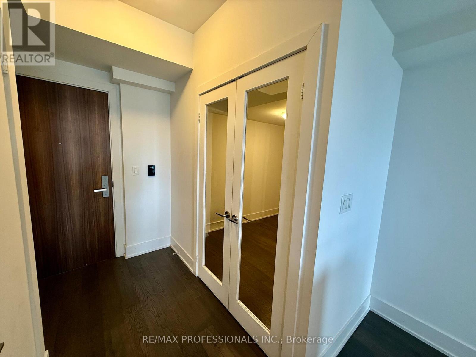 1604 - 200 Bloor Street W, Toronto, Ontario  M5S 1T8 - Photo 4 - C12937210