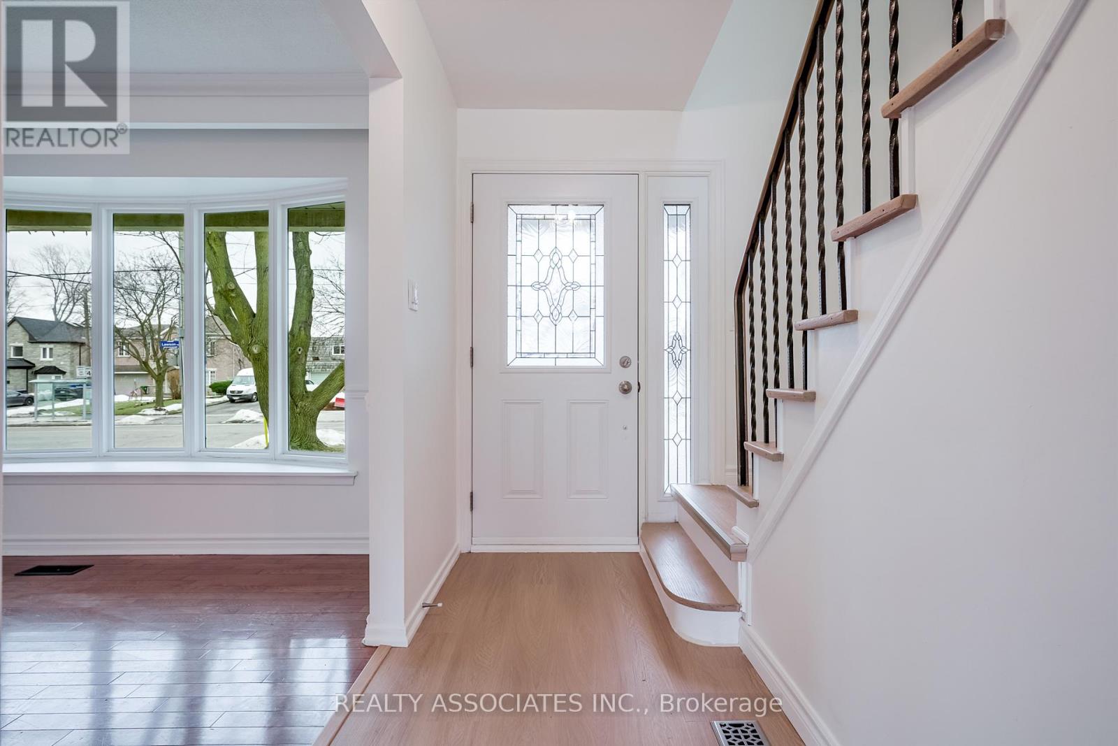 358 Lawson Road, Toronto, Ontario  M1C 2J9 - Photo 4 - E12691352