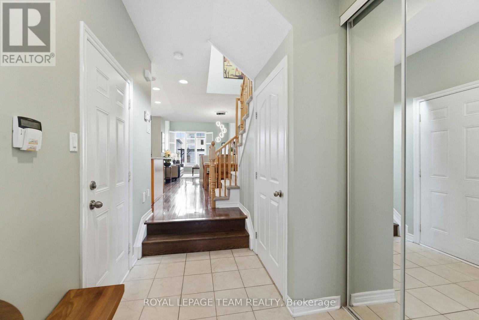 308 Grey Seal Circle, Ottawa, Ontario  K1V 2H3 - Photo 3 - X12937180