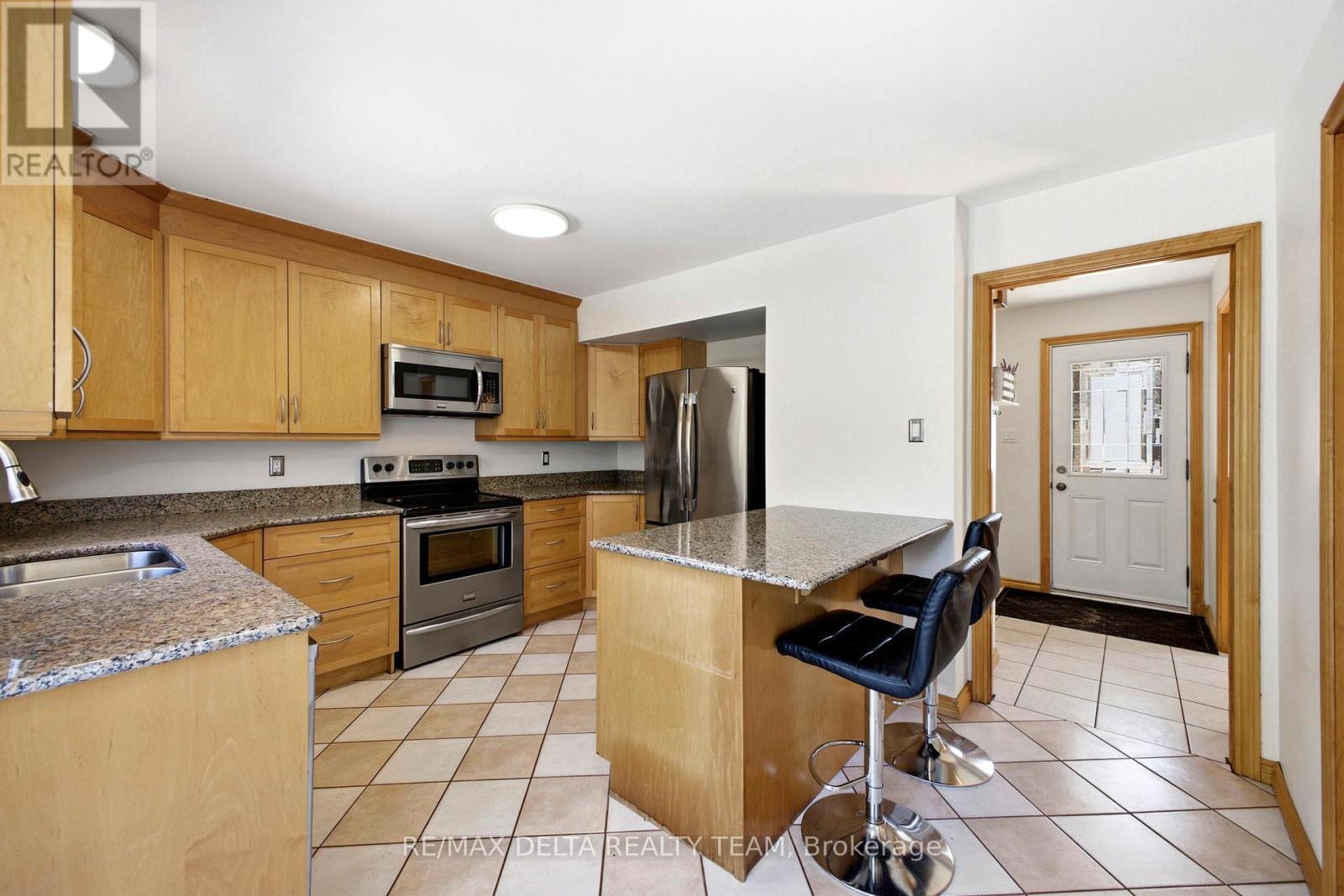 609 Wilkie Drive, Ottawa, Ontario  K4A 1P9 - Photo 6 - X12937194