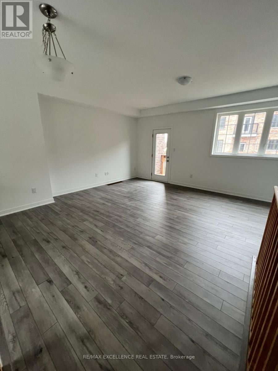 4 Calloway Drive, Whitby, Ontario  L1N 0N9 - Photo 5 - E12937094