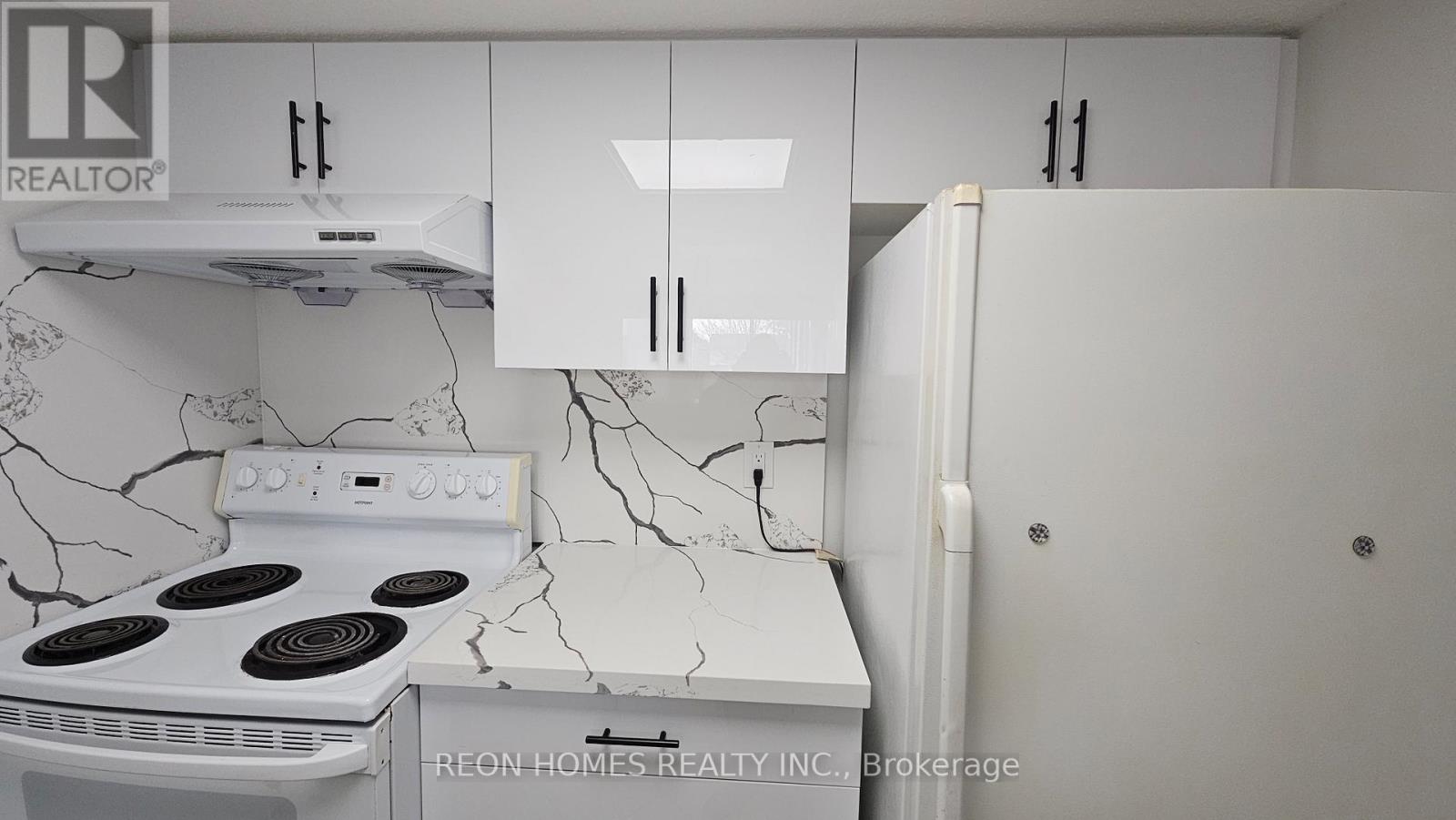 212 - 150 Alton Towers Circle, Toronto (Milliken), Ontario  M1V 4X7 - Photo 5 - E12937188