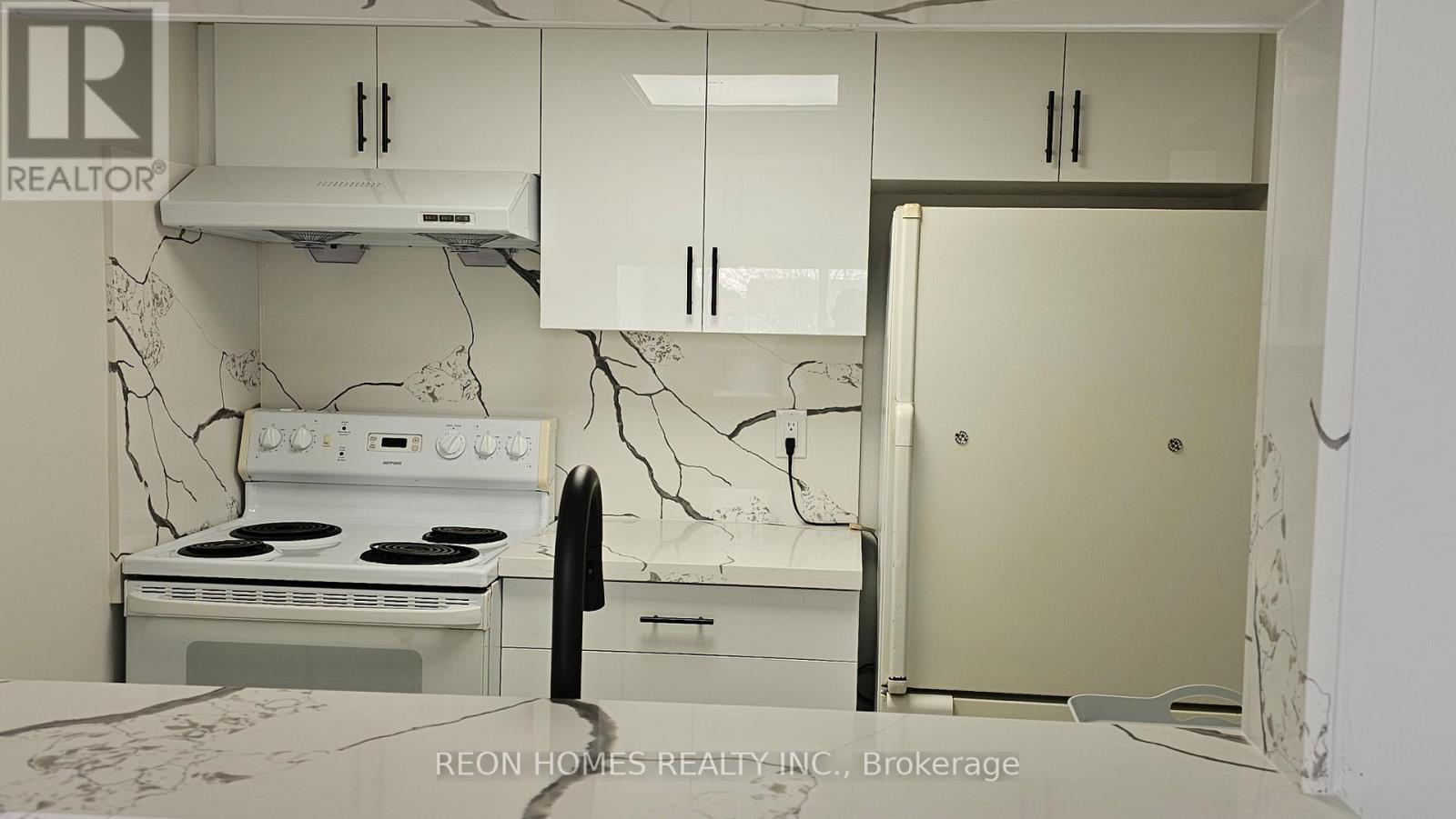 212 - 150 Alton Towers Circle, Toronto (Milliken), Ontario  M1V 4X7 - Photo 6 - E12937188