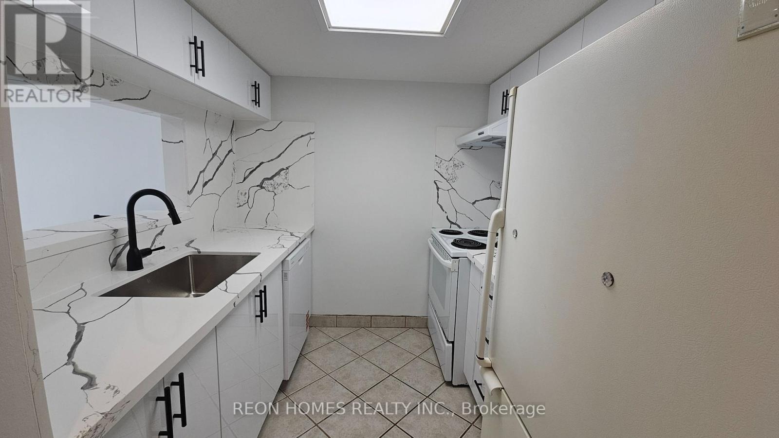 212 - 150 Alton Towers Circle, Toronto (Milliken), Ontario  M1V 4X7 - Photo 8 - E12937188