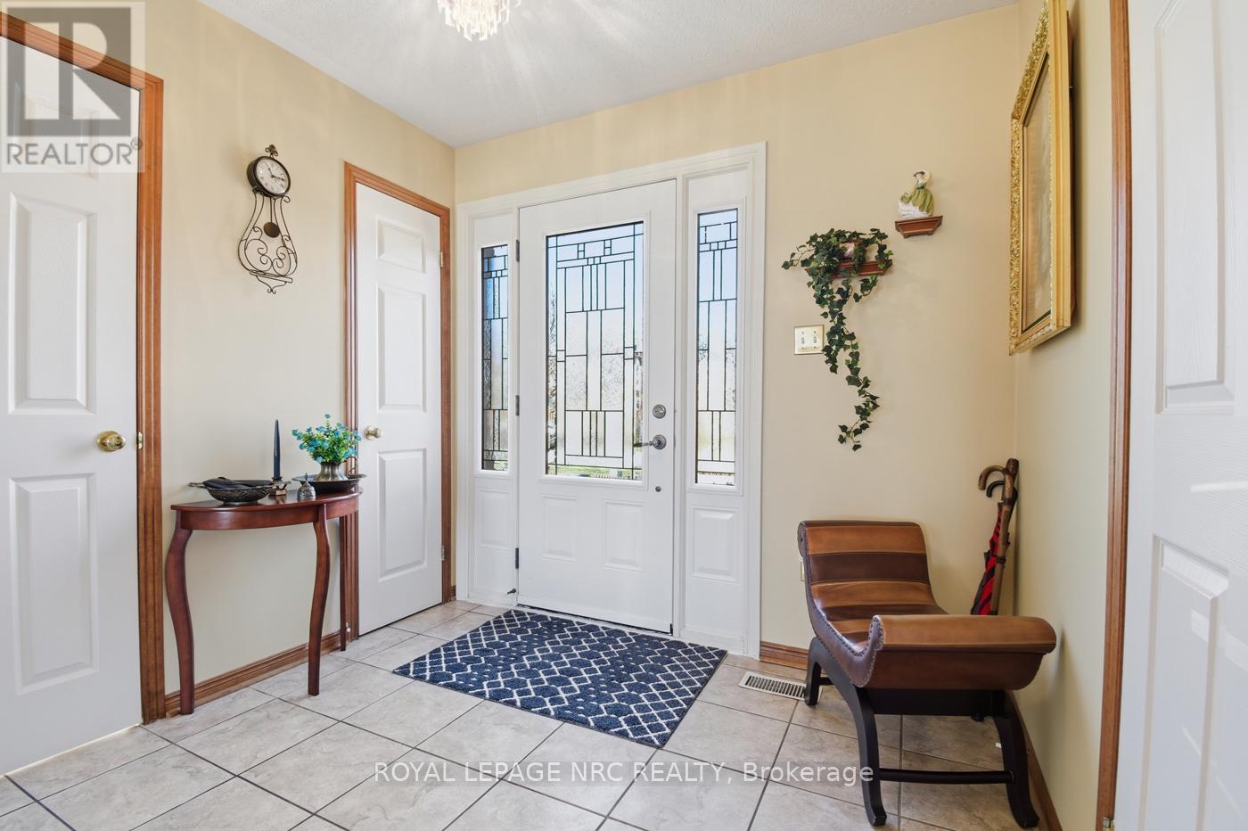 4393 Tamarac Avenue, Lincoln, Ontario  L0R 1B8 - Photo 3 - X12937114