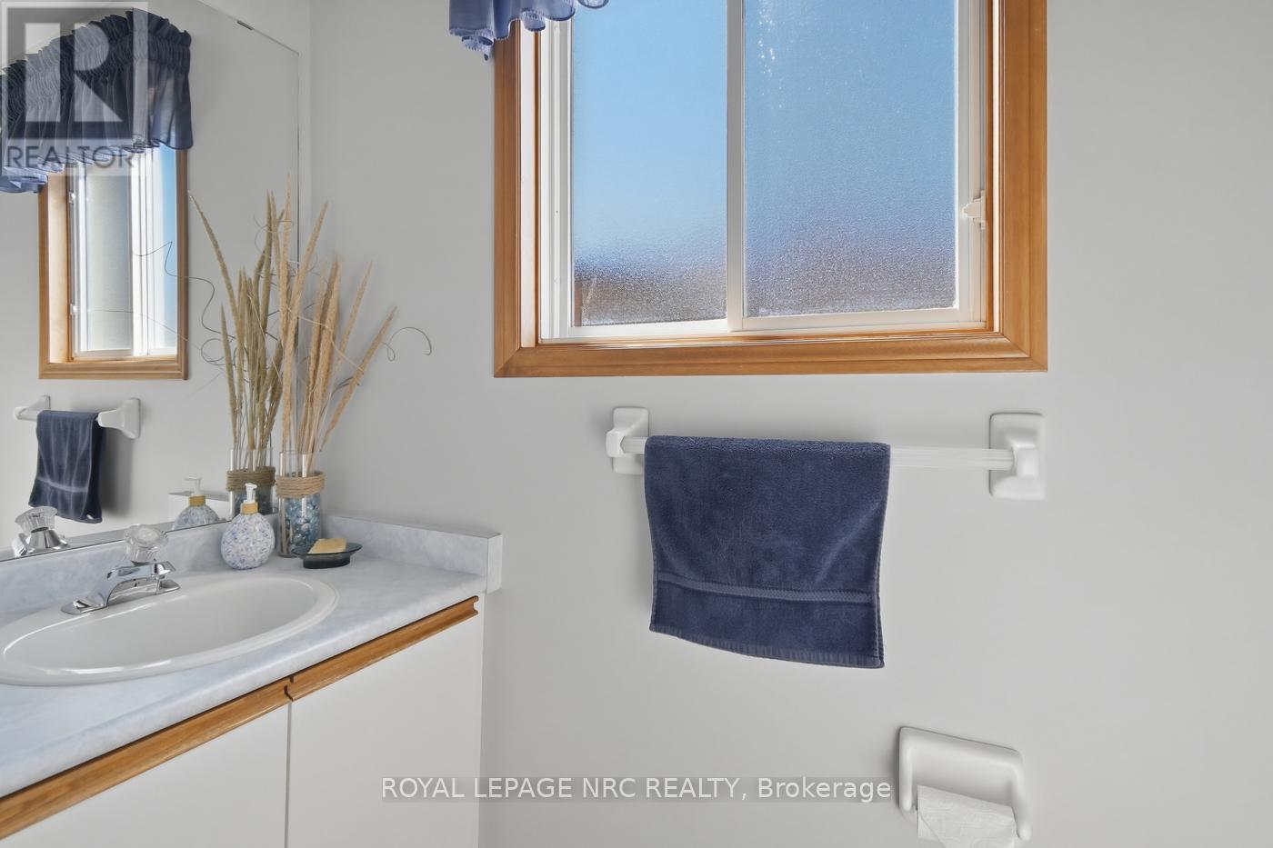 4393 Tamarac Avenue, Lincoln, Ontario  L0R 1B8 - Photo 5 - X12937114