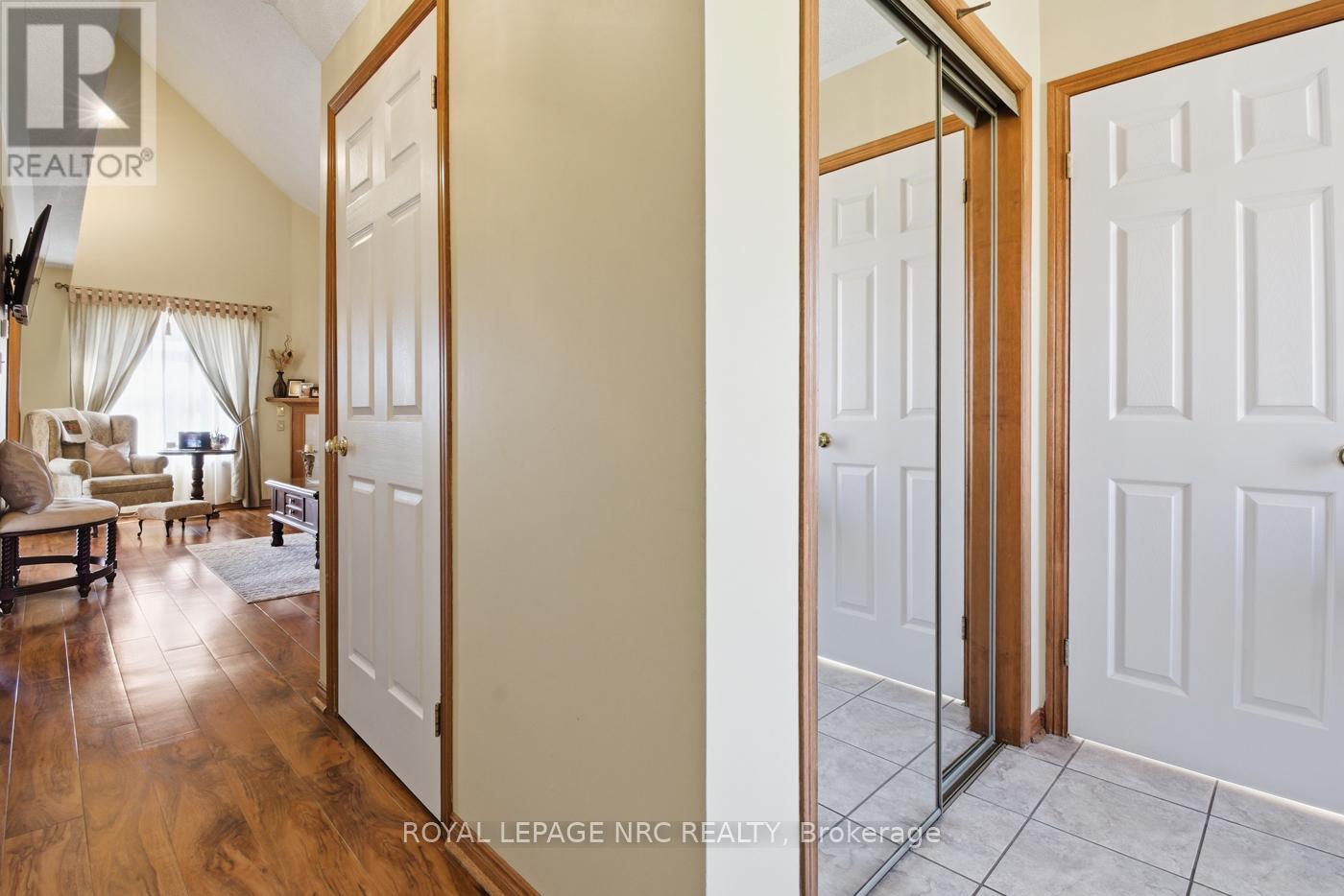 4393 Tamarac Avenue, Lincoln, Ontario  L0R 1B8 - Photo 7 - X12937114