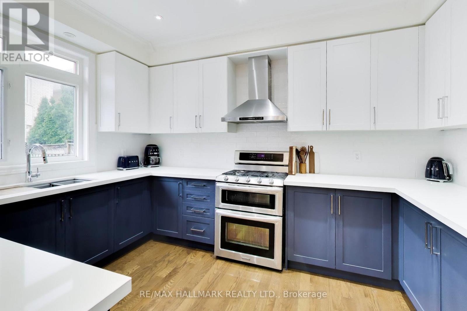 25 Chagall Drive, Vaughan, Ontario  L4J 9B4 - Photo 4 - N12937120