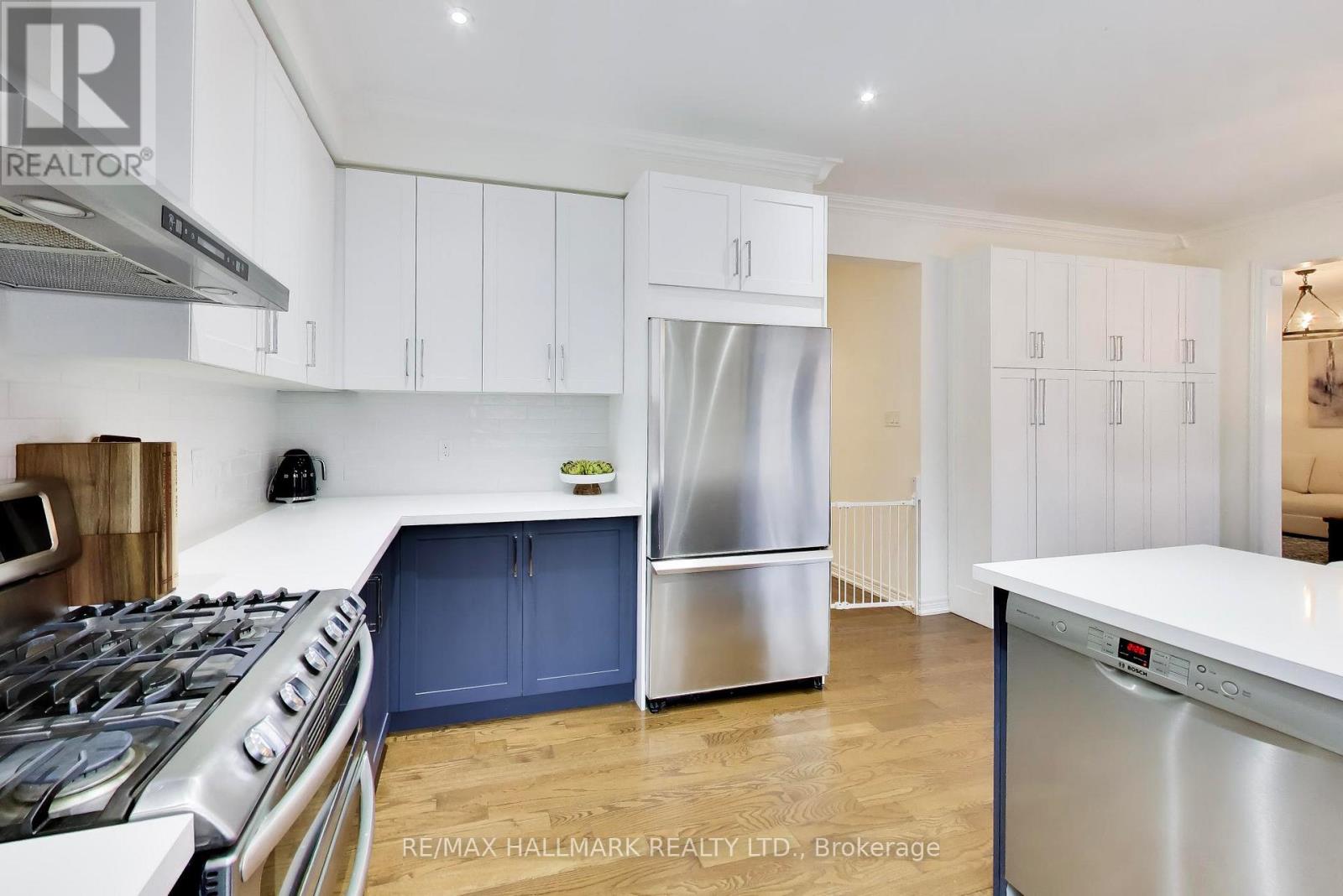 25 Chagall Drive, Vaughan, Ontario  L4J 9B4 - Photo 5 - N12937120