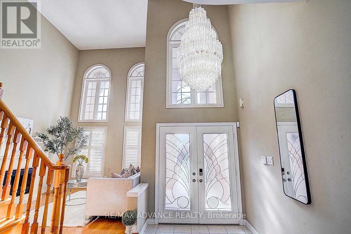 16 St Etienne Drive, Vaughan, Ontario  L4H 2X4 - Photo 6 - N12937124