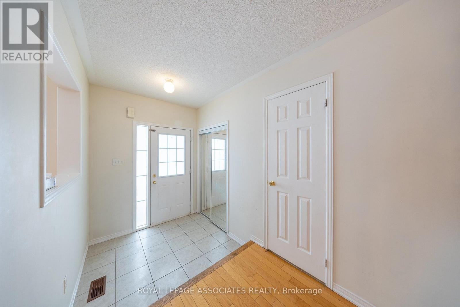 77 Andriana Crescent, Markham (Box Grove), Ontario  L6B 0C7 - Photo 2 - N12937142