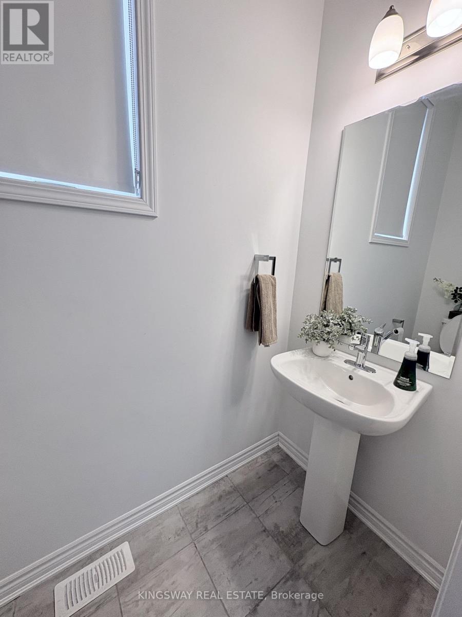 719 Lamb Street, Innisfil, Ontario  L9S 3G5 - Photo 7 - N12937184