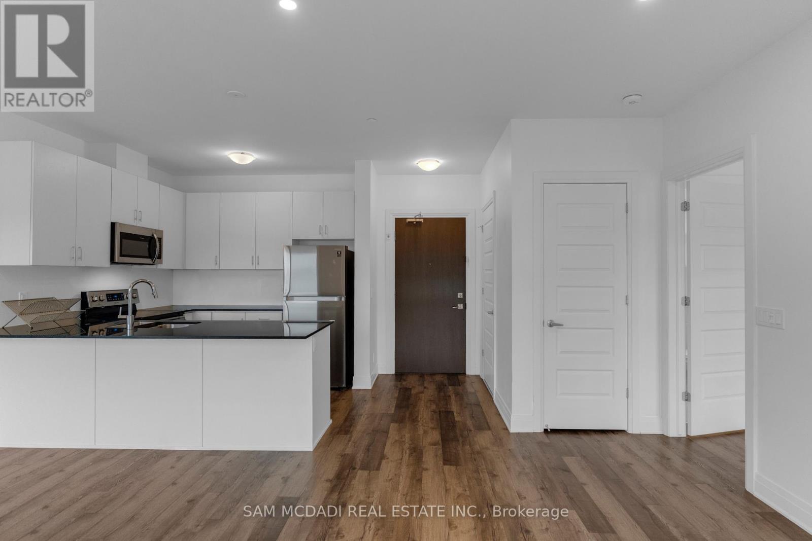 529 - 102 Grovewood Common, Oakville, Ontario  L6H 0X2 - Photo 5 - W12937086