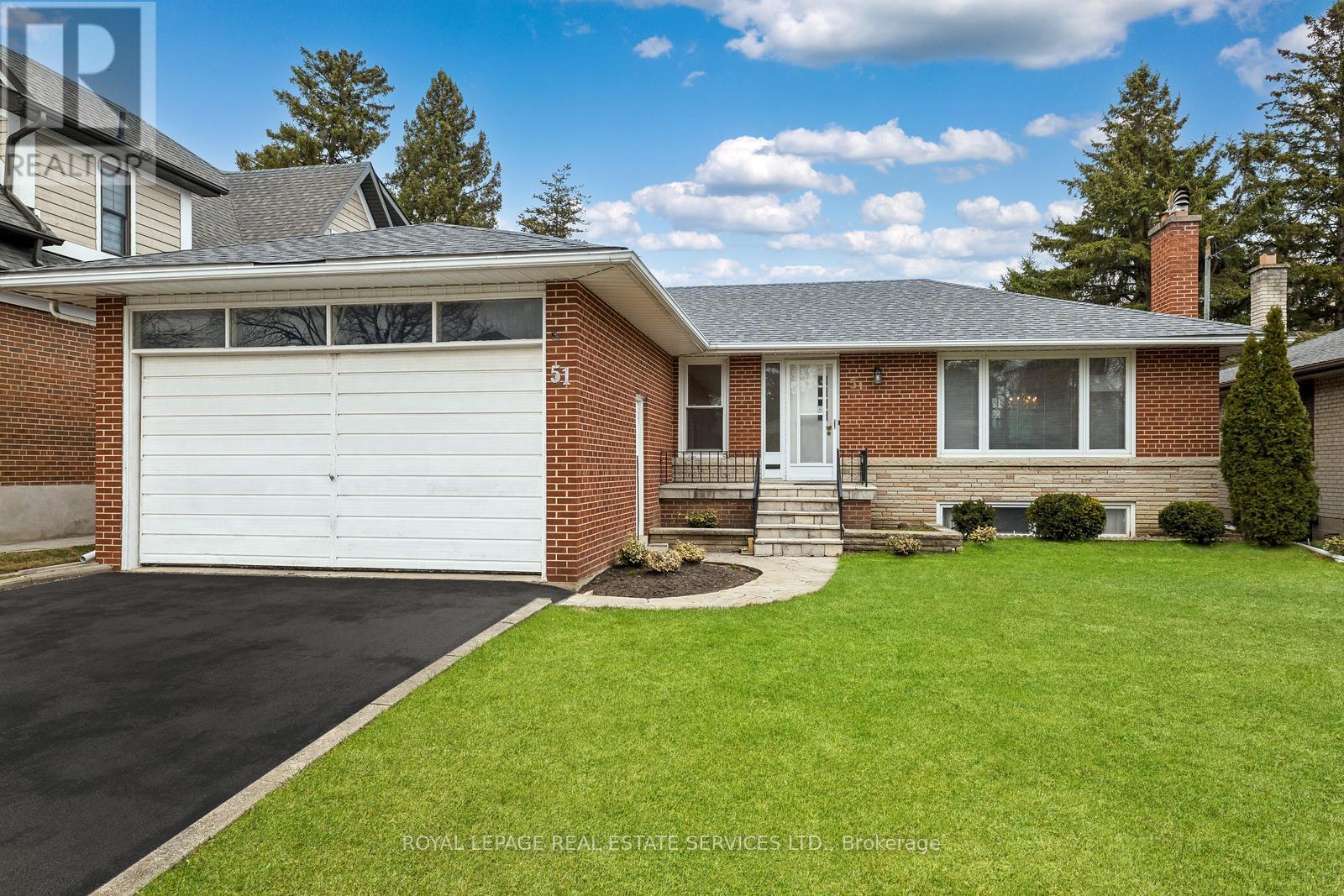 51 SMITHWOOD DRIVE, Toronto, Ontario