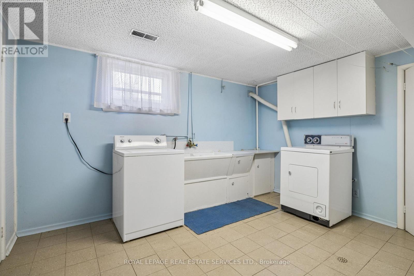 51 Smithwood Drive, Toronto, Ontario  M9B 4S1 - Photo 16 - W12937096