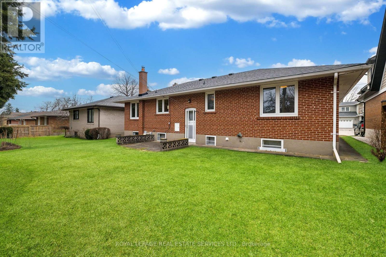 51 Smithwood Drive, Toronto, Ontario  M9B 4S1 - Photo 17 - W12937096