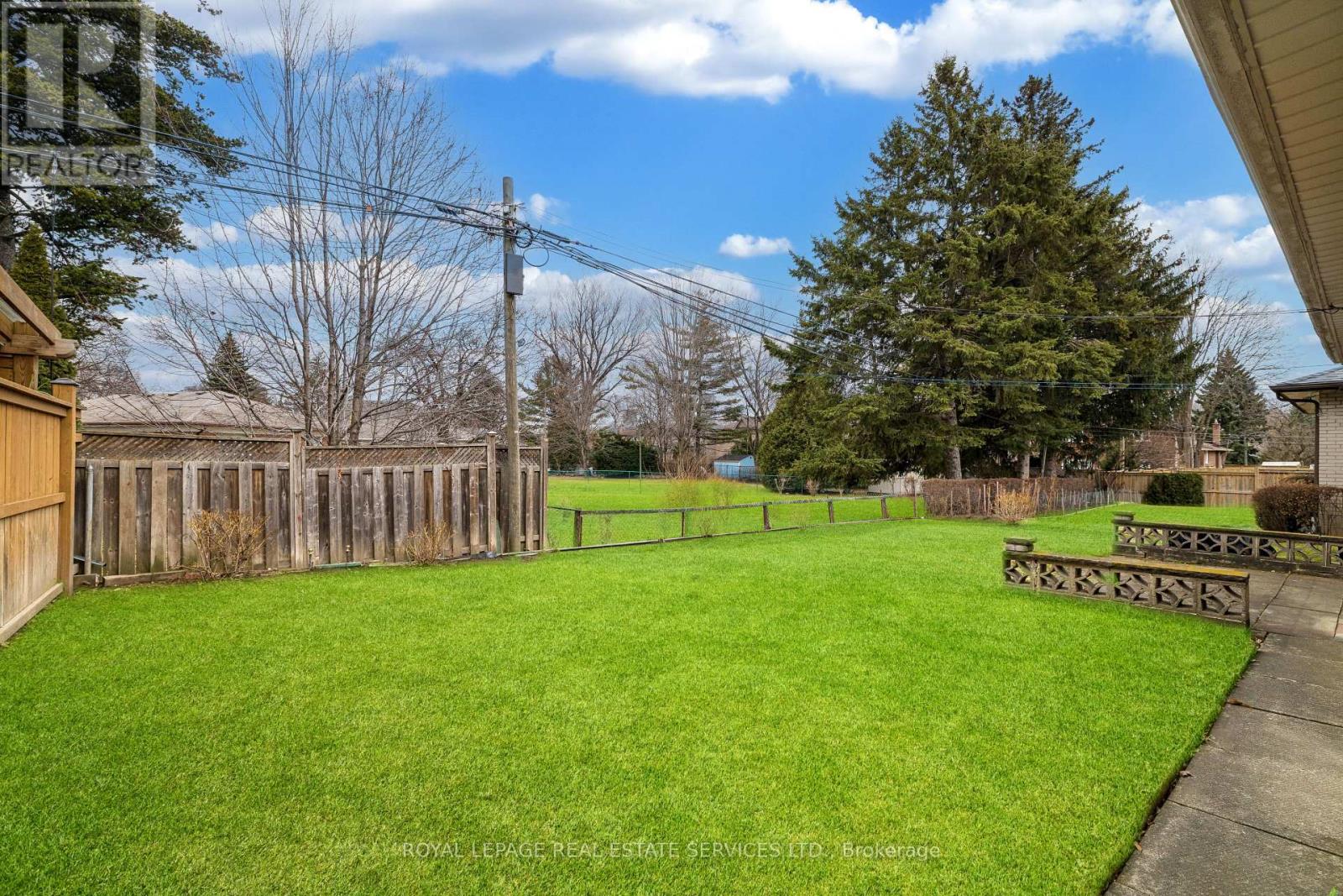 51 Smithwood Drive, Toronto, Ontario  M9B 4S1 - Photo 18 - W12937096