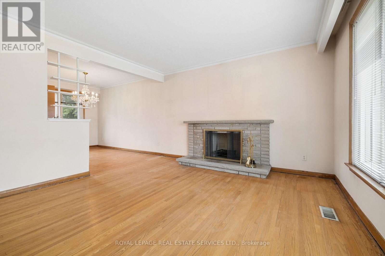 51 Smithwood Drive, Toronto, Ontario  M9B 4S1 - Photo 4 - W12937096