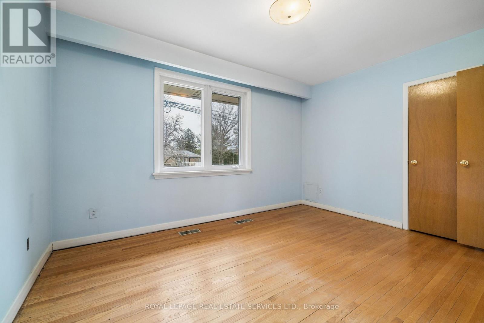 51 Smithwood Drive, Toronto, Ontario  M9B 4S1 - Photo 8 - W12937096