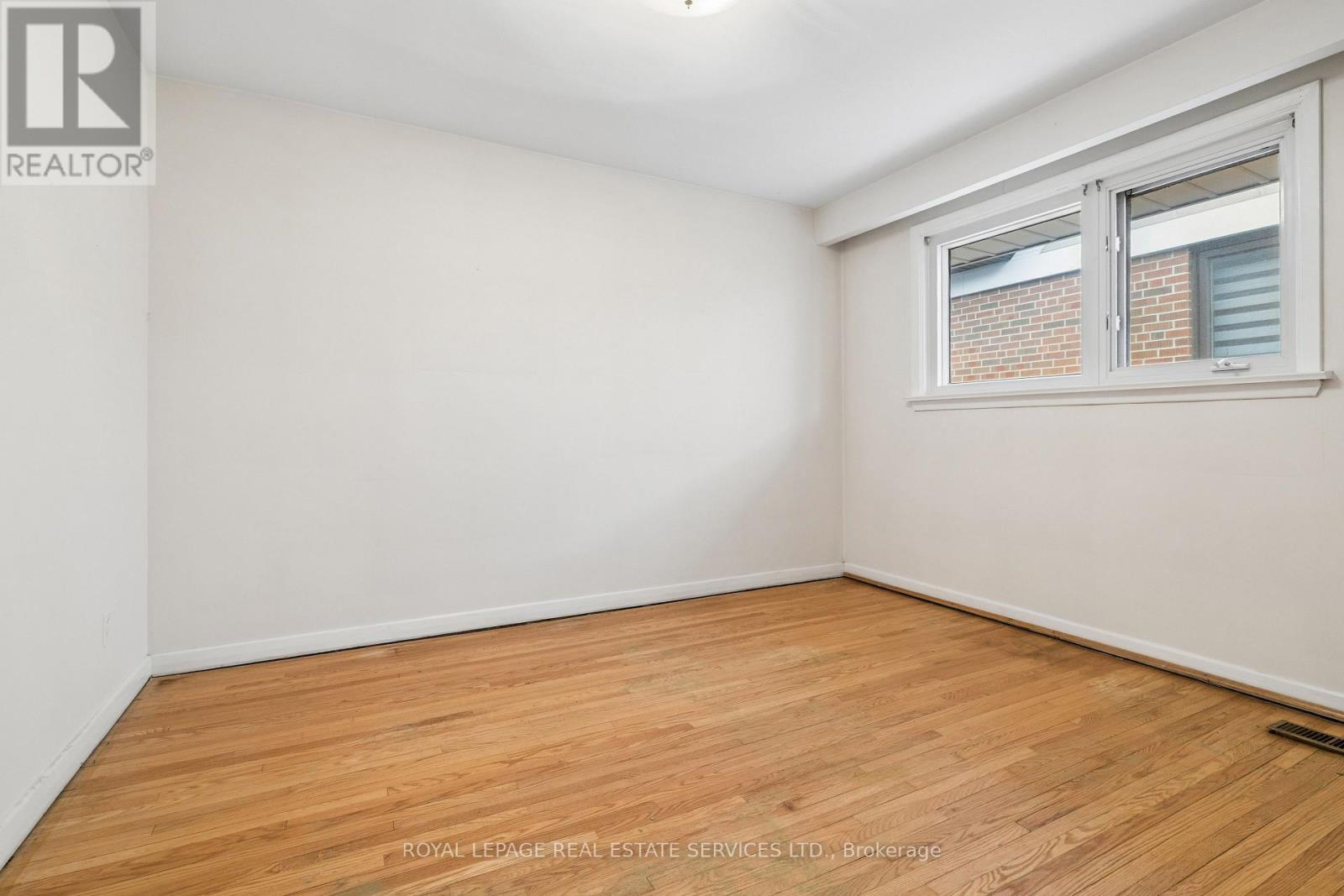 51 Smithwood Drive, Toronto, Ontario  M9B 4S1 - Photo 9 - W12937096