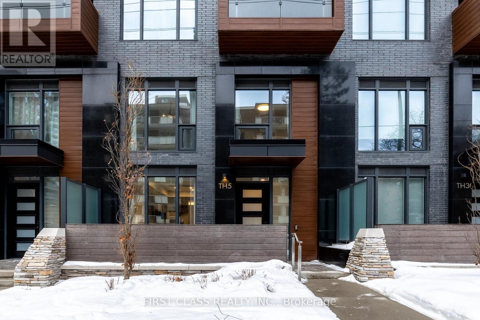 Th05 - 21 Park Street E, Mississauga (Port Credit), Ontario  L5G 0C2 - Photo 3 - W12937102