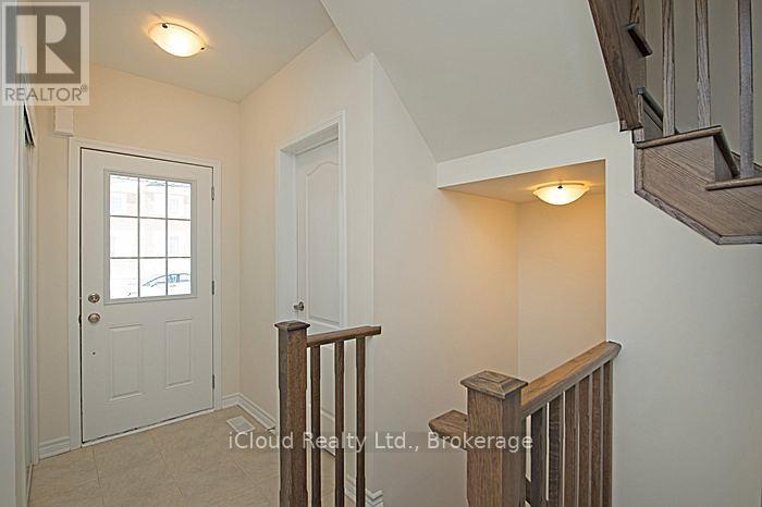 1646 Gainer Crescent, Milton, Ontario  L9T 8X9 - Photo 2 - W12937108