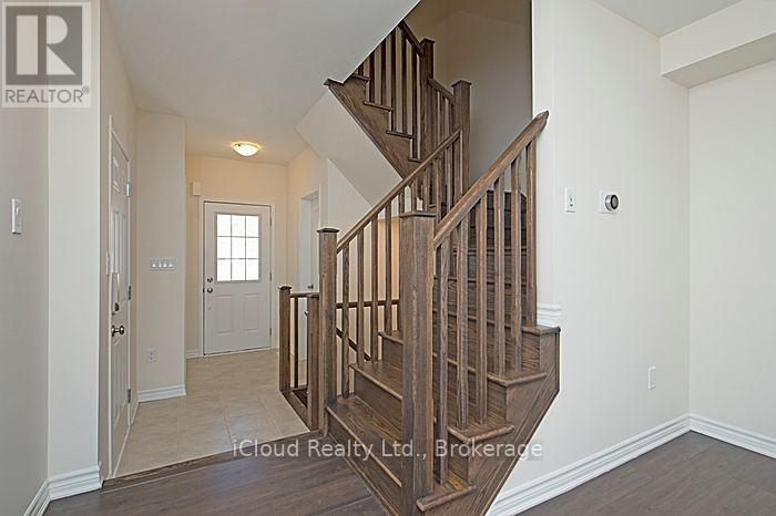 1646 Gainer Crescent, Milton, Ontario  L9T 8X9 - Photo 3 - W12937108