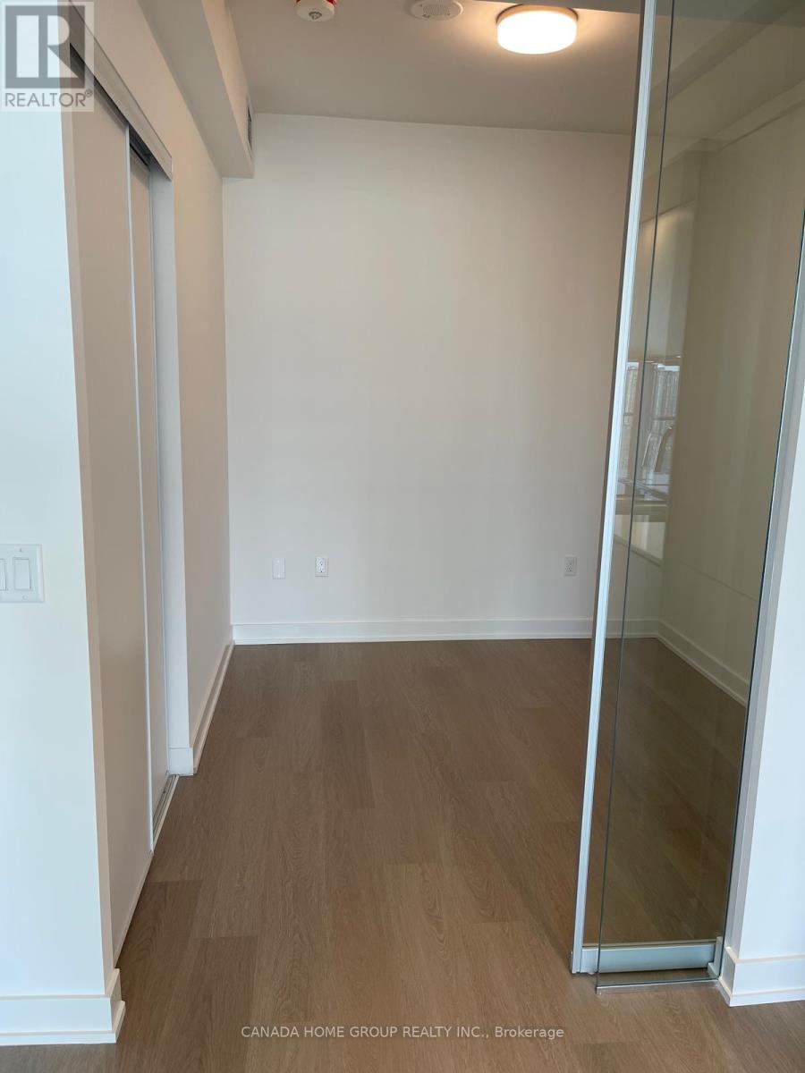 1906 - 448 Burnhamthorpe Road W, Mississauga (City Centre), Ontario  L5B 0R4 - Photo 4 - W12937134